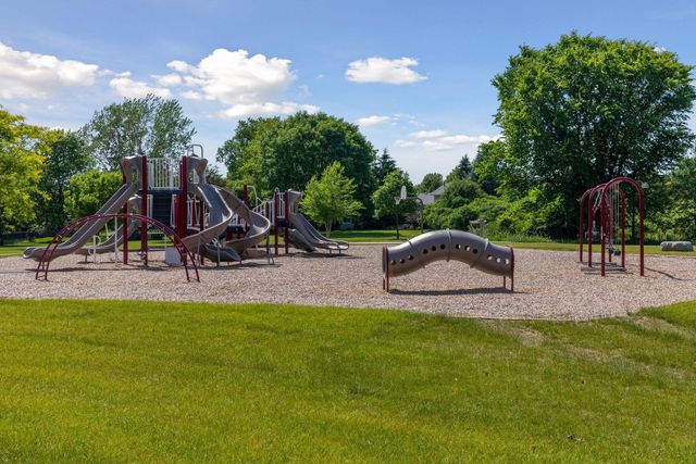 8249 Deer Pond Court N, Lake Elmo, MN 55042