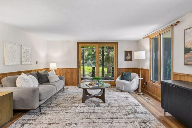 8249 Deer Pond Court N, Lake Elmo, MN 55042