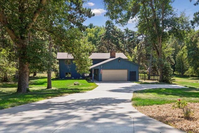8249 Deer Pond Court N, Lake Elmo, MN 55042