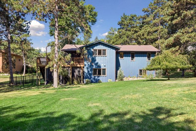 8249 Deer Pond Court N, Lake Elmo, MN 55042
