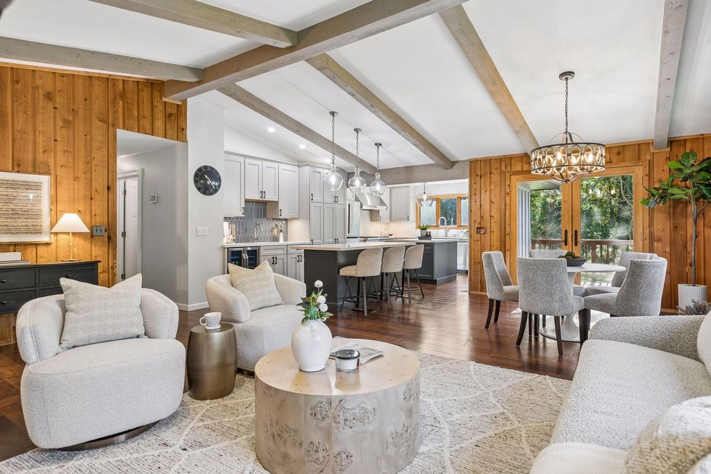 8249 Deer Pond Court N, Lake Elmo, MN 55042