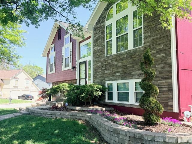5007 S Powell Avenue, Blue Springs, MO 64015