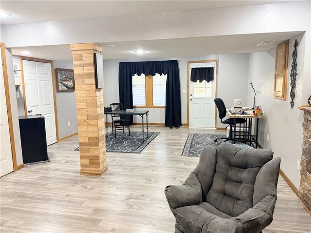 5007 S Powell Avenue, Blue Springs, MO 64015