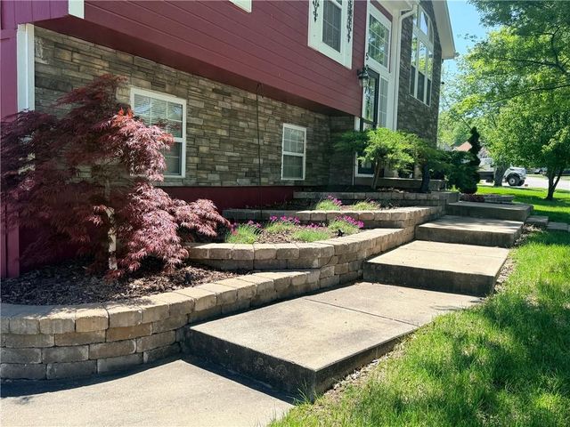 5007 S Powell Avenue, Blue Springs, MO 64015