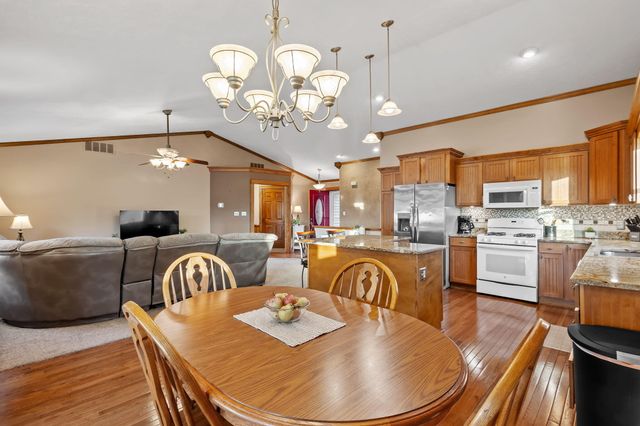 502 Fir Street SW, Demotte, IN 46310