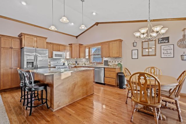 502 Fir Street SW, Demotte, IN 46310