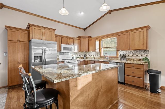 502 Fir Street SW, Demotte, IN 46310