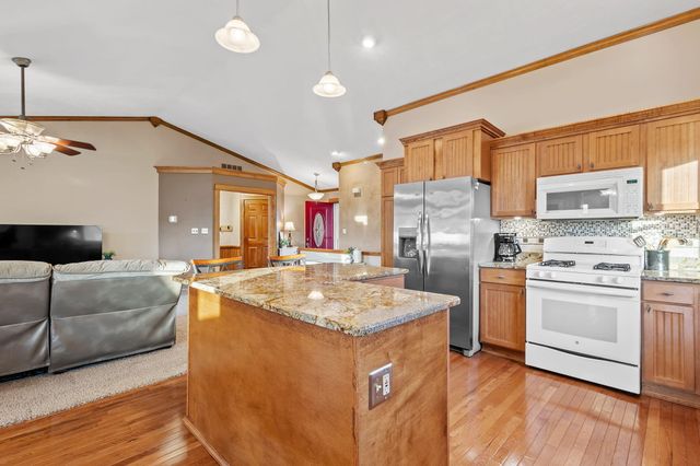 502 Fir Street SW, Demotte, IN 46310