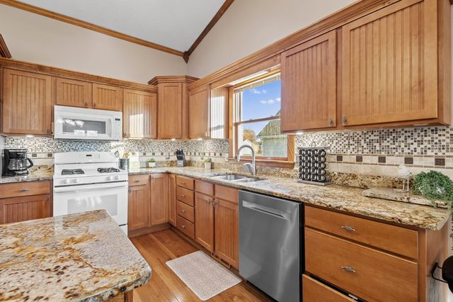 502 Fir Street SW, Demotte, IN 46310