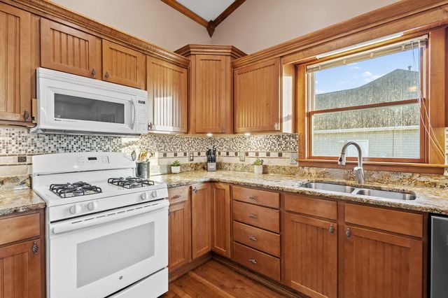 502 Fir Street SW, Demotte, IN 46310