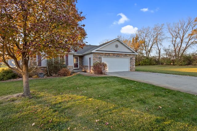 502 Fir Street SW, Demotte, IN 46310