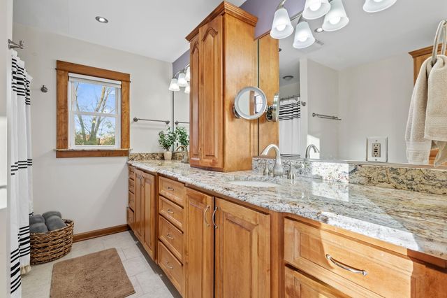 502 Fir Street SW, Demotte, IN 46310