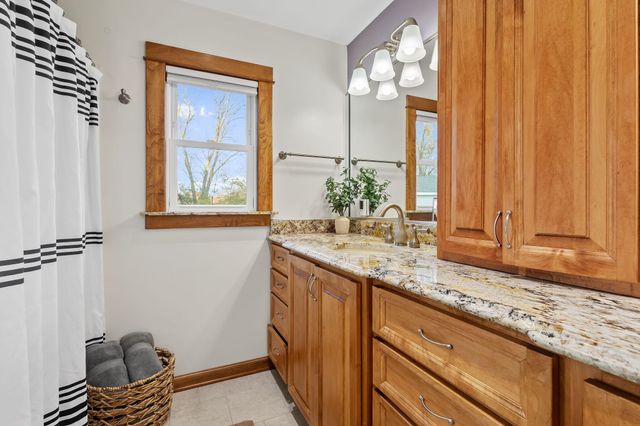 502 Fir Street SW, Demotte, IN 46310