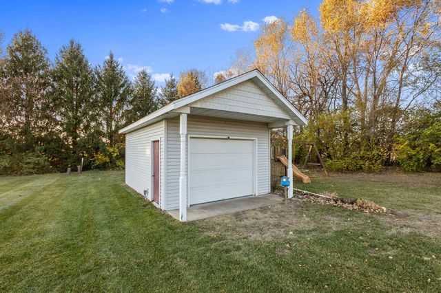 502 Fir Street SW, Demotte, IN 46310