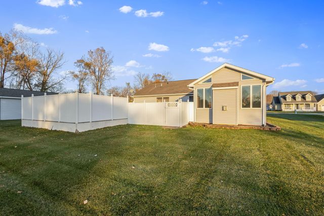 502 Fir Street SW, Demotte, IN 46310