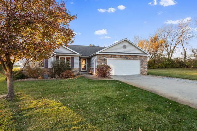 502 Fir Street SW, Demotte, IN 46310