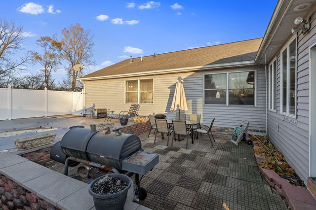 502 Fir Street SW, Demotte, IN 46310