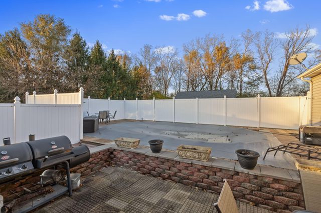 502 Fir Street SW, Demotte, IN 46310