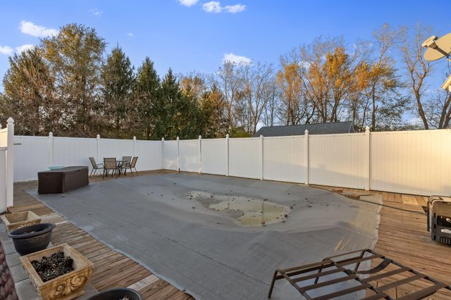 502 Fir Street SW, Demotte, IN 46310