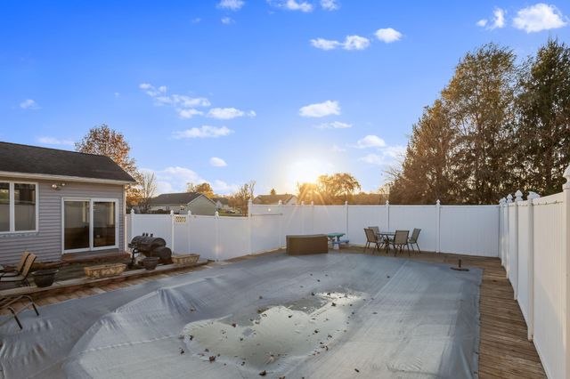 502 Fir Street SW, Demotte, IN 46310