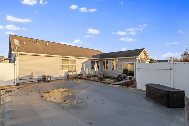 502 Fir Street SW, Demotte, IN 46310