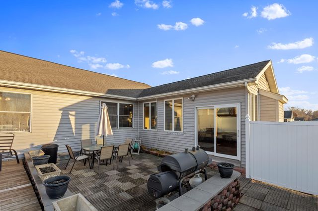 502 Fir Street SW, Demotte, IN 46310