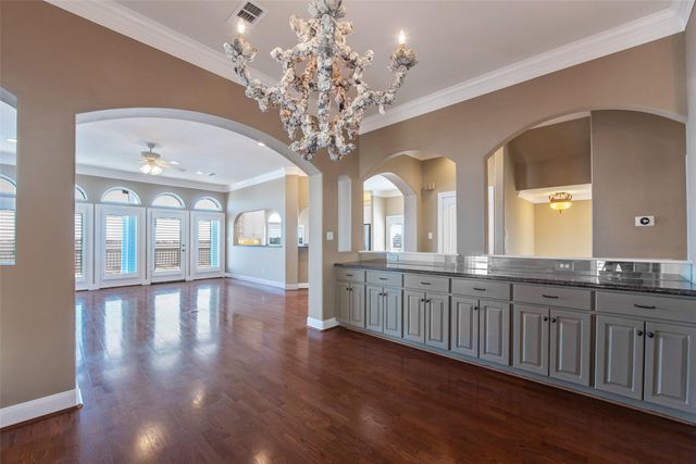 1306 Outrigger, Tiki Island, TX 77554