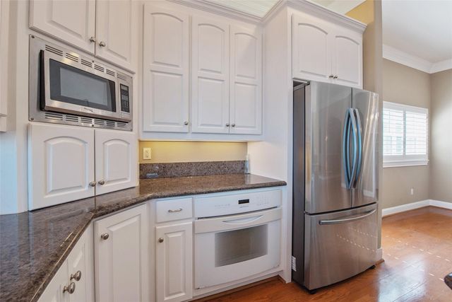 1306 Outrigger, Tiki Island, TX 77554