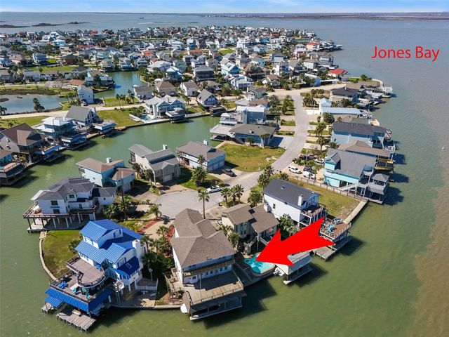 1306 Outrigger, Tiki Island, TX 77554