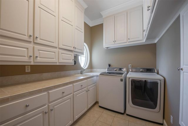 1306 Outrigger, Tiki Island, TX 77554