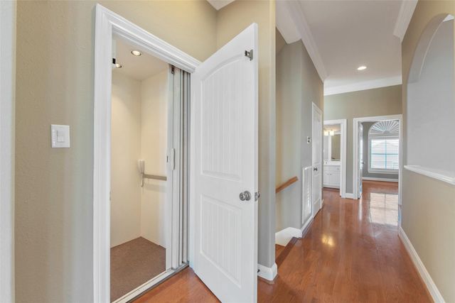 1306 Outrigger, Tiki Island, TX 77554