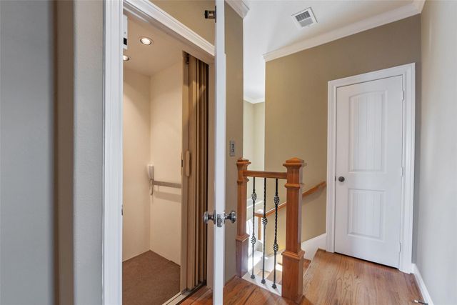 1306 Outrigger, Tiki Island, TX 77554