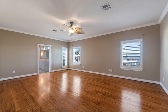 1306 Outrigger, Tiki Island, TX 77554