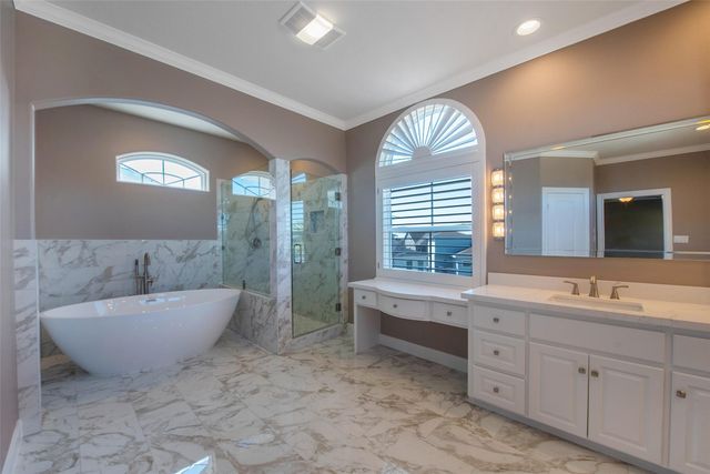 1306 Outrigger, Tiki Island, TX 77554