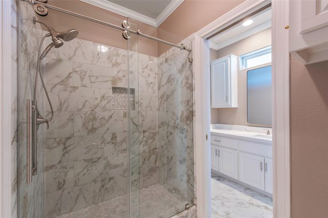 1306 Outrigger, Tiki Island, TX 77554