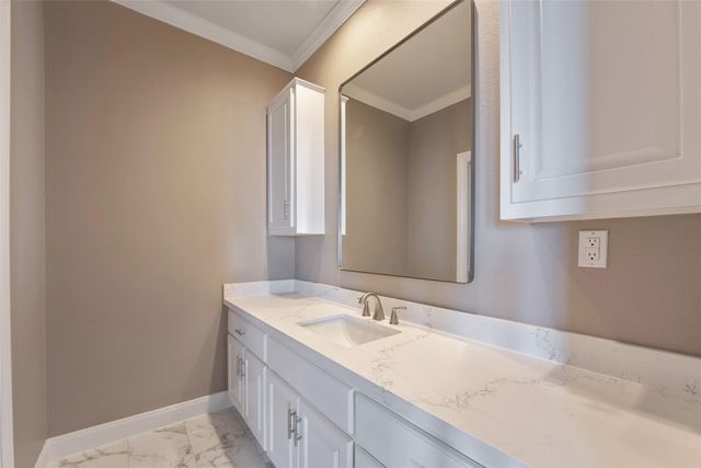 1306 Outrigger, Tiki Island, TX 77554