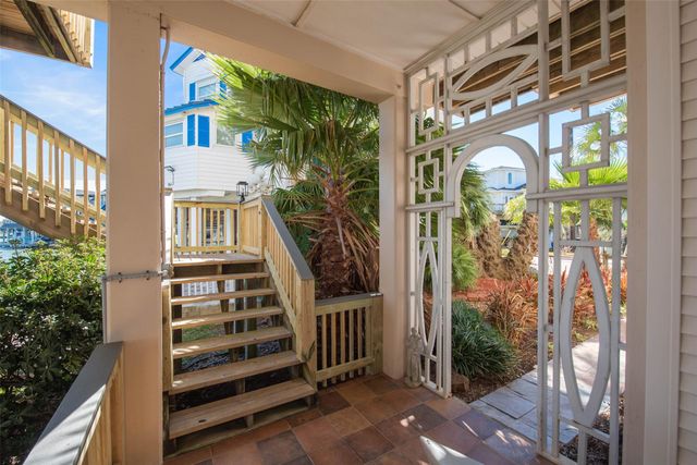 1306 Outrigger, Tiki Island, TX 77554