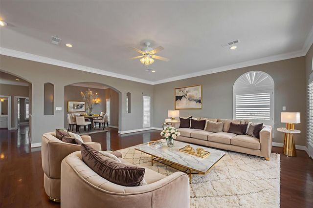 1306 Outrigger, Tiki Island, TX 77554