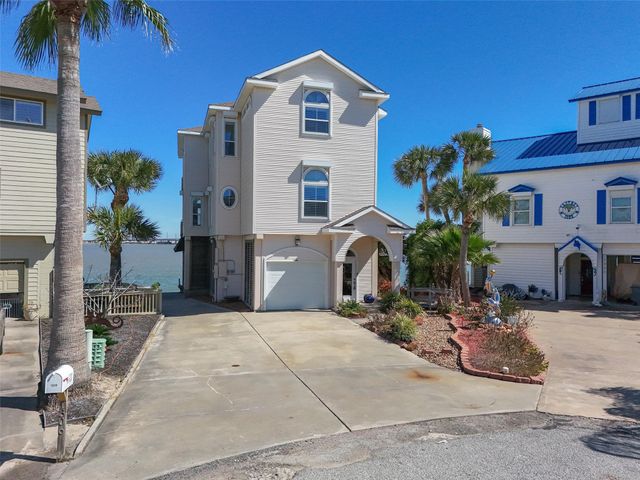 1306 Outrigger, Tiki Island, TX 77554