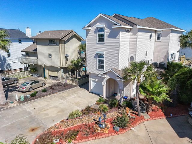1306 Outrigger, Tiki Island, TX 77554