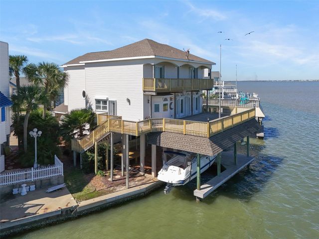 1306 Outrigger, Tiki Island, TX 77554