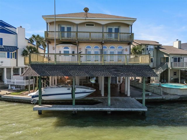 1306 Outrigger, Tiki Island, TX 77554