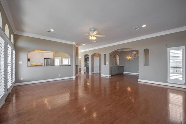 1306 Outrigger, Tiki Island, TX 77554