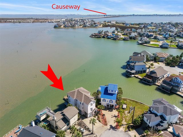 1306 Outrigger, Tiki Island, TX 77554