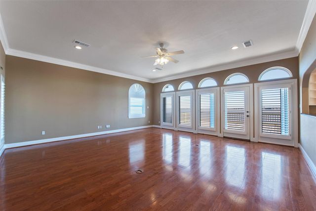 1306 Outrigger, Tiki Island, TX 77554