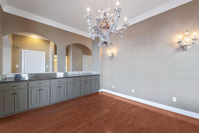 1306 Outrigger, Tiki Island, TX 77554