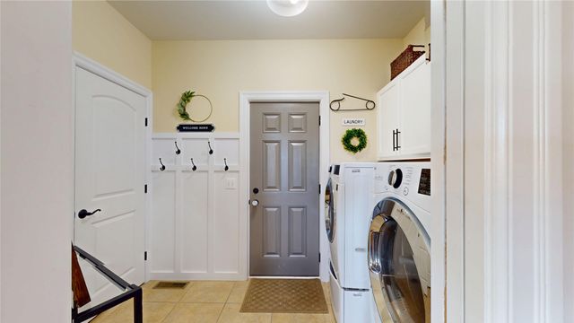 1018 COPPER Drive, Erie, PA 16509