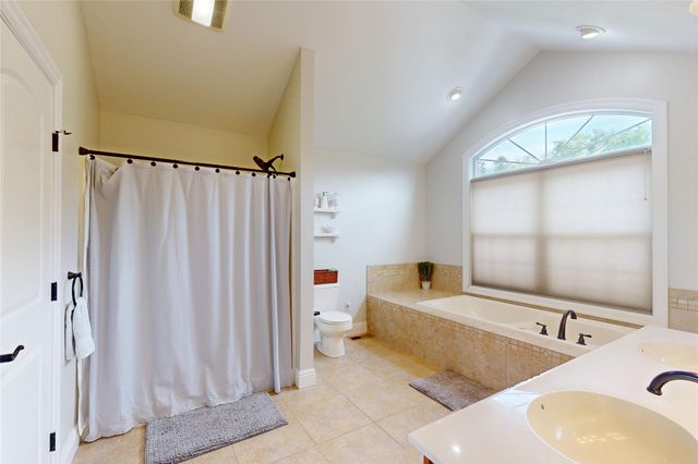 1018 COPPER Drive, Erie, PA 16509