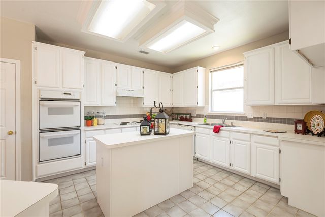 2221 Grinelle Drive, Plano, TX 75025