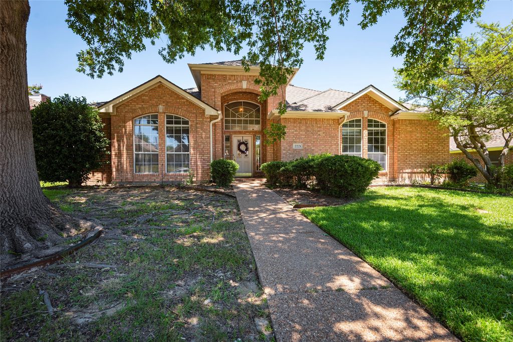 2221 Grinelle Drive, Plano, TX 75025